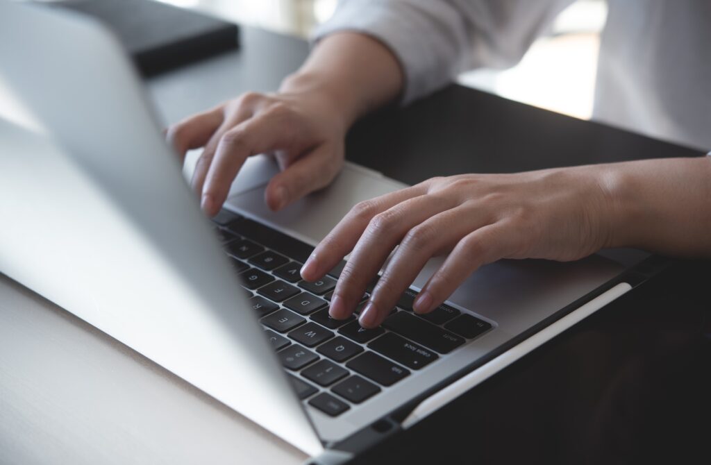 woman using computer, free vpn