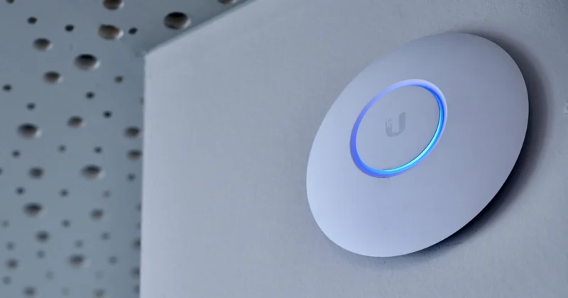 Is a mesh better than a router?